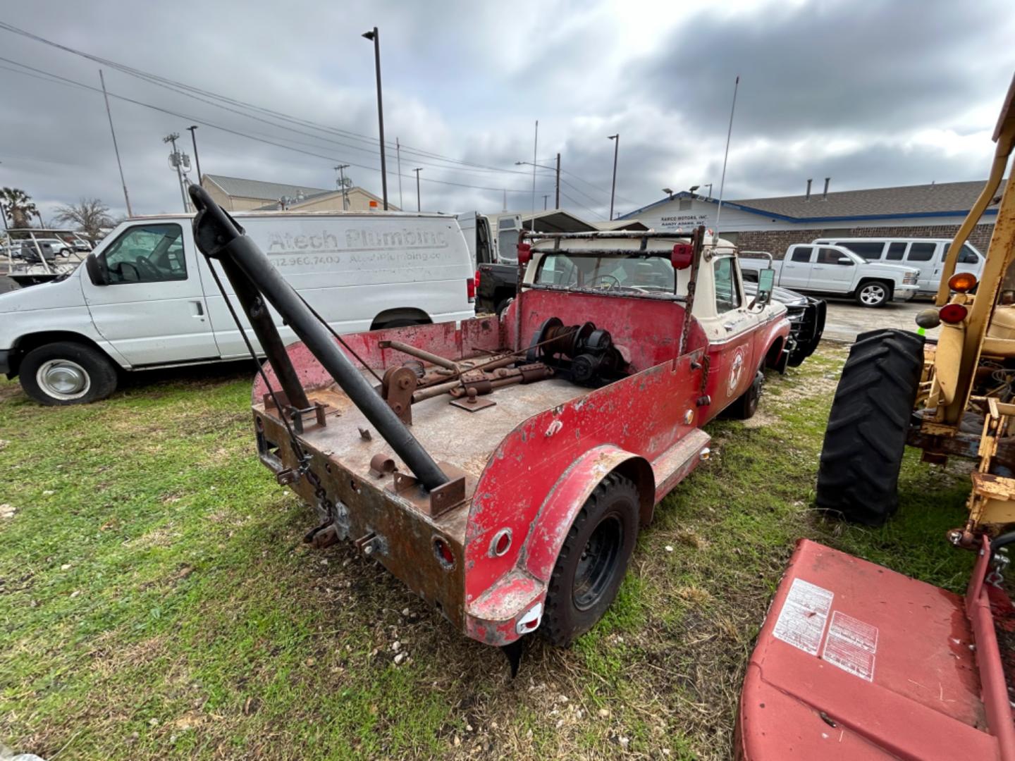 1961 Red Ford F-350 SD (F35JD121645) with an 390 V8 engine, 4 Spd transmission, located at 1687 Business 35 S, New Braunfels, TX, 78130, (830) 625-7159, 29.655487, -98.051491 - Runs and Drives 390 V8 with 4 Spd Transmission - Photo#3